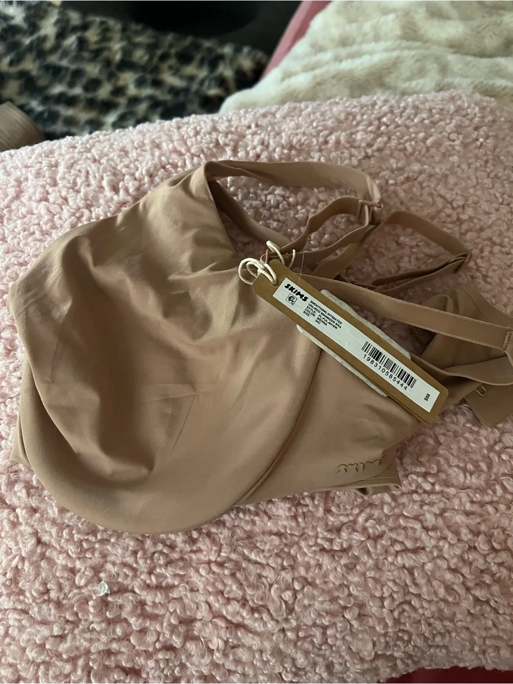 SKIMS Smoothing Unlined Minimizer Bra - Picture 5 of 9